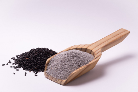 The unique nutritional value and health benefits of black rice flour